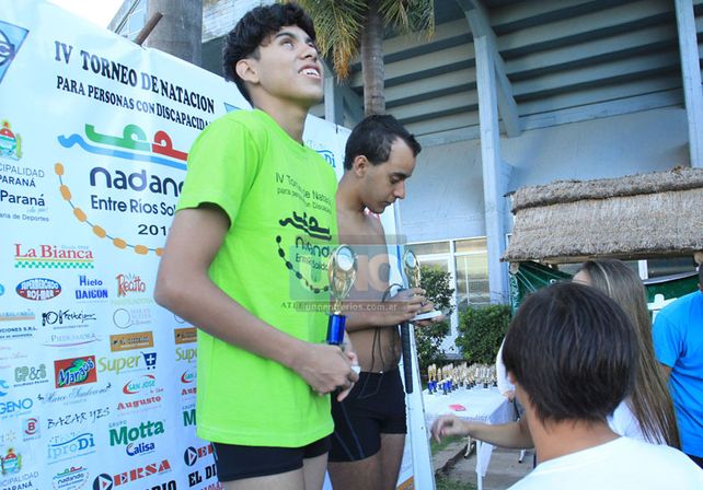 Mucha emoción. Ayer fue la primera jornada y los nadadores recibieron sus respectivas medallas. Hoy termina la acción. (Foto UNO/Juan Ignacio Pereira)