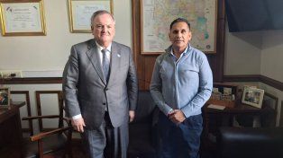 El senador Felipe Michlig recibió al presidente comunal Marcelo Lind por gestiones y obras para Moisés Ville