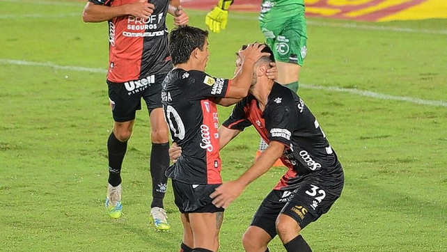 Colón podría tener dos variantes en relación al último partido ante Central Córdoba.