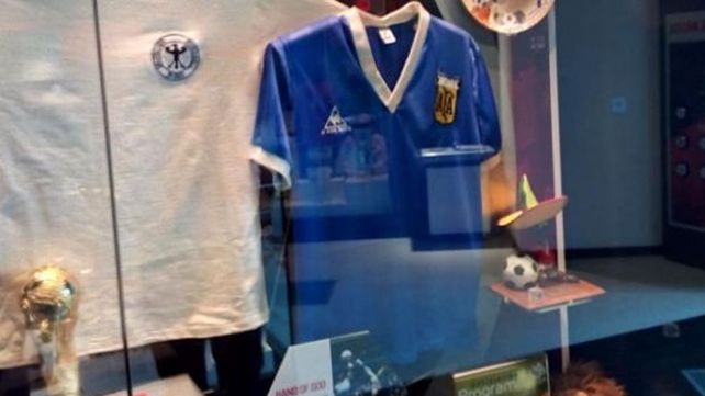 La camiseta con la que Diego le hizo el gol con la mano a los ingleses
