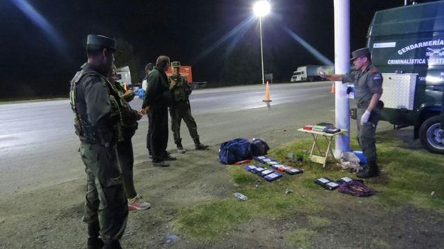 Secuestro. El material estupefaciente fue cotejado por peritos de Gendarmería a la vera del kilometro 141 de la autopista.&nbsp;