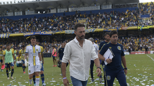 El último acto. El Kily González se fue luego de perder el clásico ante Newell’s.