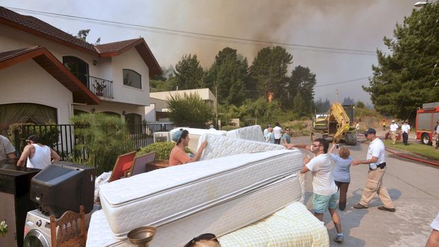 Las imágenes más estremecedoras de los incendios forestales en Chile