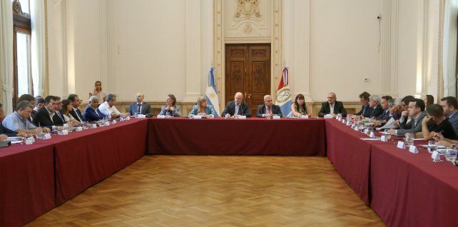 Perotti mantuvo un extenso encuentro con la Junta Provincial de Seguridad