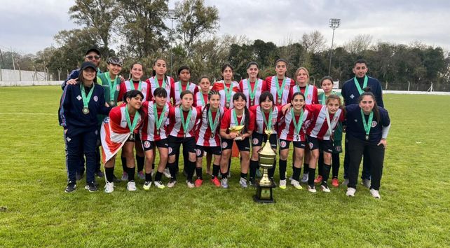 Rosario en lo más alto. La sub-14 se trajo la Copa de Oro