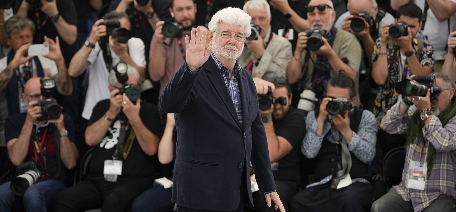 George Lucas posa para fotógrafos en la sesión fotográfica honorífica de la Palma de Oro en el 77° festival internacional de cine, Cannes, sur de Francia, el viernes 24 de mayo de 2024. (Foto de Andreea Alexandru/Invision/AP) George Lucas posa para fotógrafos en la sesión fotográfica honorífica de la Palma de Oro en el 77° festival internacional de cine, Cannes, sur de Francia, el viernes 24 de mayo de 2024. (Foto de Andreea Alexandru/Invision/AP)