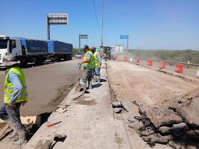 Las primeras acciones de la nueva concesionaria del puente Rosario-Victoria incluyeron la realización de una nueva rotonda de llegada a Victoria y el bacheo que elimine el ahuellamiento de la ruta nacional.
