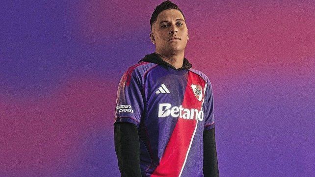 River Plate sorprende con su tercera camiseta: vuelve el violeta histórico.