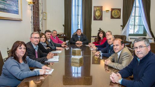 Tras cuatro semanas de paro, el rector de la UNL reunió a todos los decanos