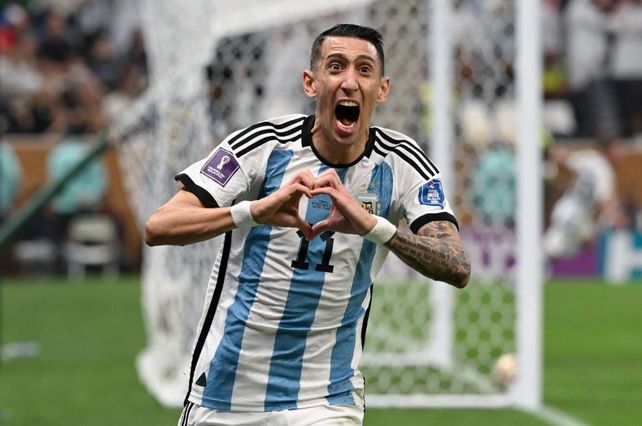 Fideo Di María hizo goles en muchas finales con la camiseta de la selección, por eso es uno de los grandes de la historia.