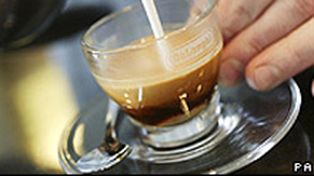 El caf&eacute; de caca de gato hace furor en Londres, pero cuesta u$s100