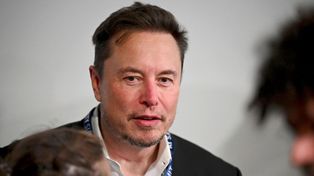 Elon Musk, director de Space X, Tesla, Starlink y Neuralink, compañías de avanzada.