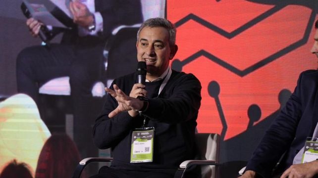 El intendente Pablo Javkin hoy en el foro de Aapresid.