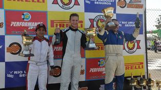 El podio del Turismo Pista 1600 con Luciano Martínez, Alexis Kerps y Martín Bigatton.&nbsp;
