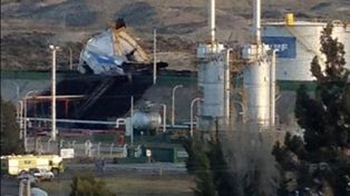El desplome de un tanque de YPf provocó el derrame de petróleo y agua en el mar
