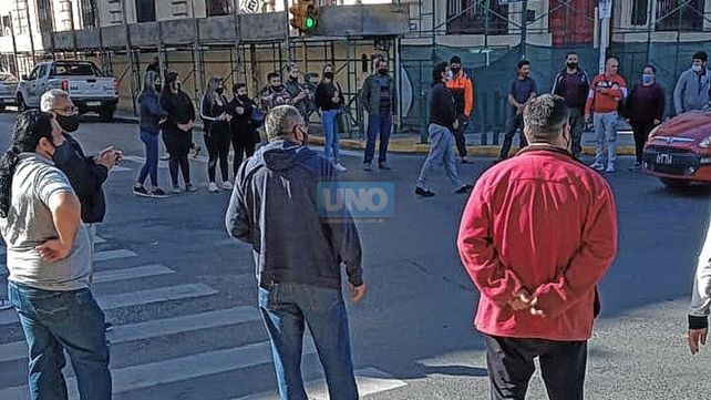 Paraná: quieren desalojar a los vendedores ambulantes y crece la tensión