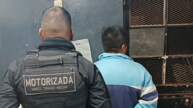 Captado por las cámaras: lo detuvieron por entrar a robar en dos edificios del centro