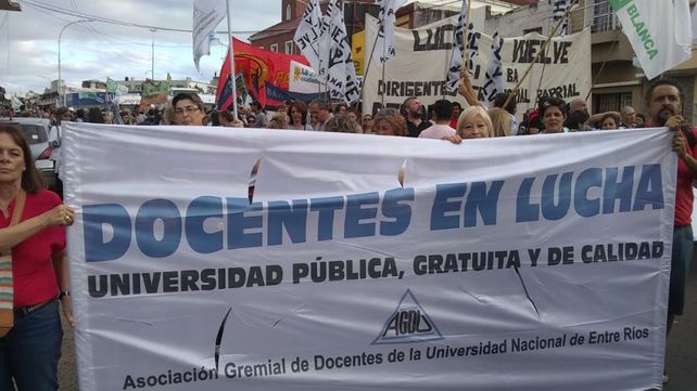 Protesta de los docentes universitarios por falta de aumento