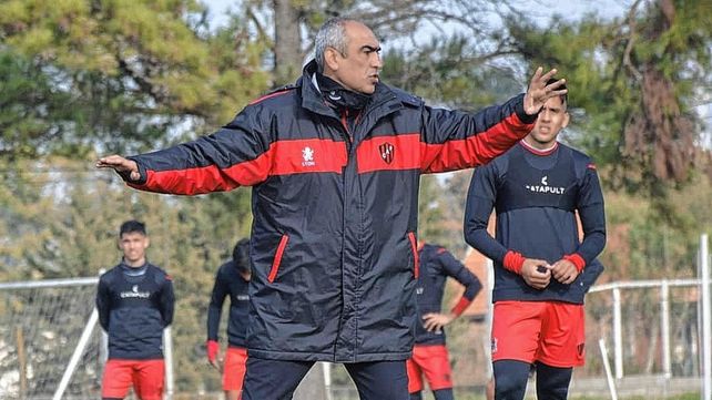 Iván Delfino tiene pensado una modificación para visitar este sábado al Tiburón desde las 13.30.