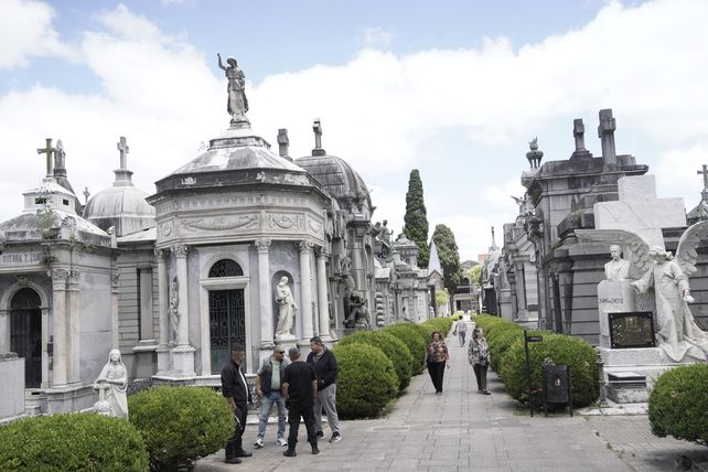 La saga comienza con un grupo escultórico de 1917