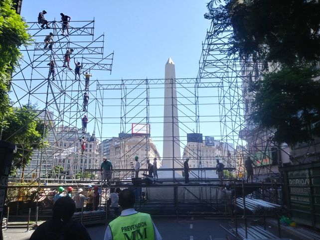 Así se preparaba el Obelisco para recibir a los Palmeras y a la Filarmónica de Santa Fe