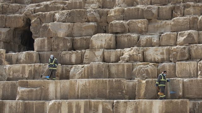 Las pirámides de Giza están siendo desinfectadas por el coronavirus