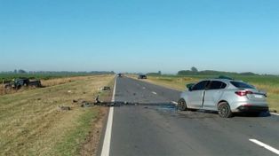 Dos muertos y un herido en un choque frontal en la ruta entre Alcorta y Carreras