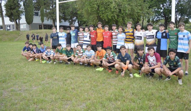 El equipo de rugby M15 del club Estudiantes de Paraná.