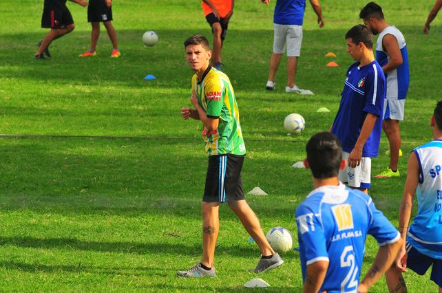 Adiestramiento. El plantel de la V Azulada desarrolló ayer por la tarde un entrenamiento en el estadio y espera con ansiedad la gran revancha del domingo.&nbsp;