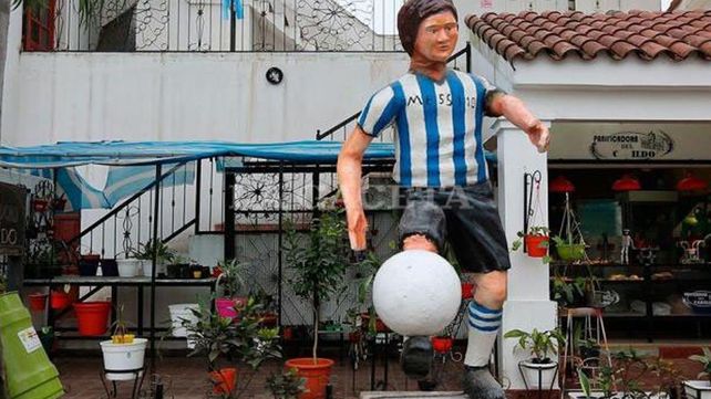 Fallida estatua de Lionel Messi es furor en las redes sociales