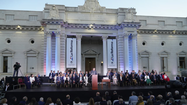 Con la jura de la Constitución