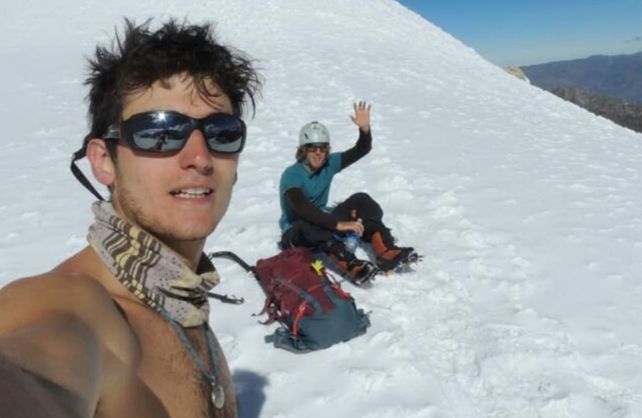 El joven santotomesino Juan Pablo Cano junto a&nbsp; Ian Schwer.