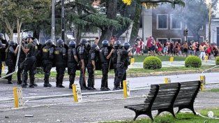 Serios incidentes con hinchas de Newells a la salida del Clásico