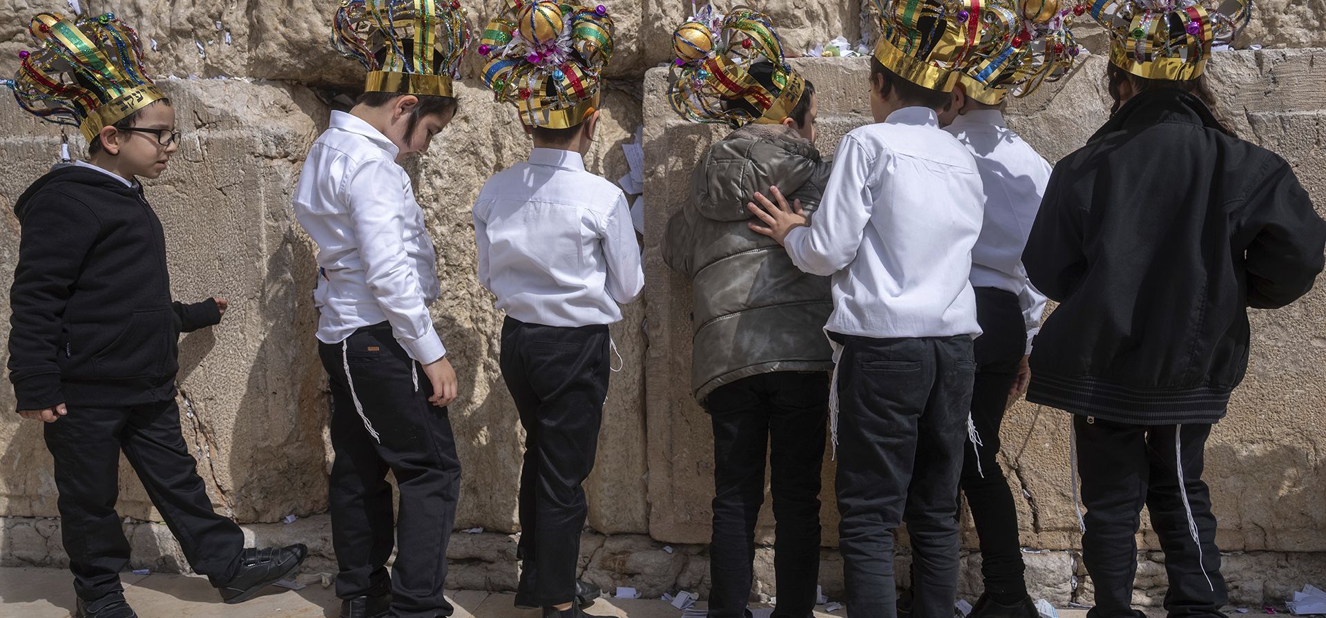 Niños judíos ultraortodoxos participan en una ceremonia llamada Niños judíos ultraortodoxos participan en una ceremonia llamada