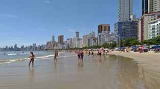 Las playas del sur de Brasil suelen ser escenario de brotes de bacterias que afectan la salud&nbsp;
