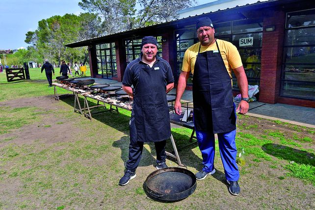 La costumbre de compartir el rugby y la cocina al disco