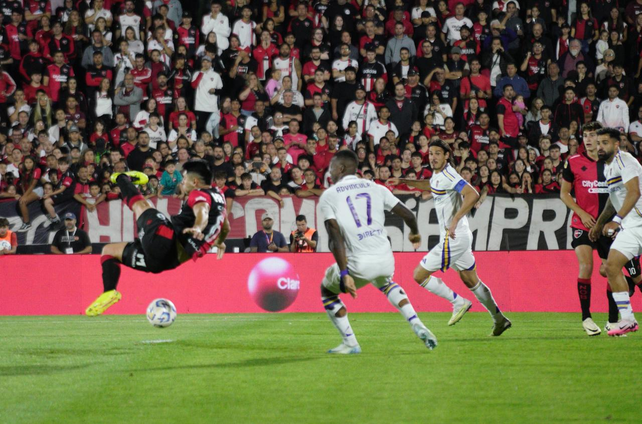 Newells y Boca hacen un partido entretenido en el Coloso.