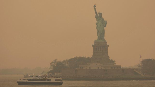 Nueva York, sepultada por el humo de incendios forestales en Canadá