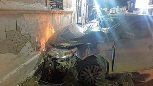 Victoria: un auto chocó con el frente de una vivienda