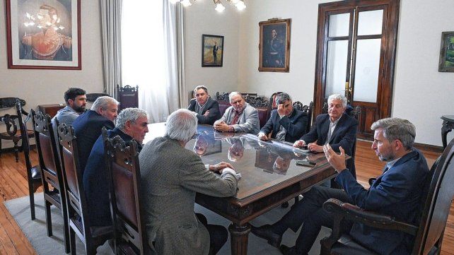 Frigerio analizó con CRA y Farer alternativas para mejorar los caminos rurales de Entre Ríos.