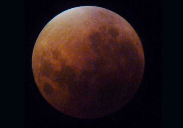 La luna roja a través del CODE.