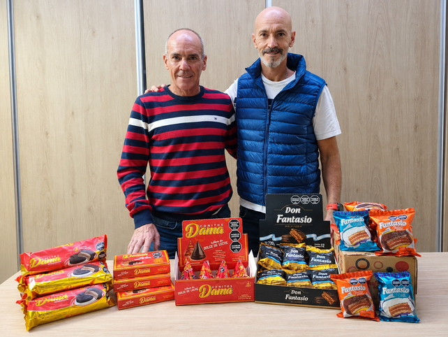 Sebastián y Germán Cabos mantienen la tradición de su abuelo en el mundo de los alfajores, dirigiendo la fábrica Fantasio.