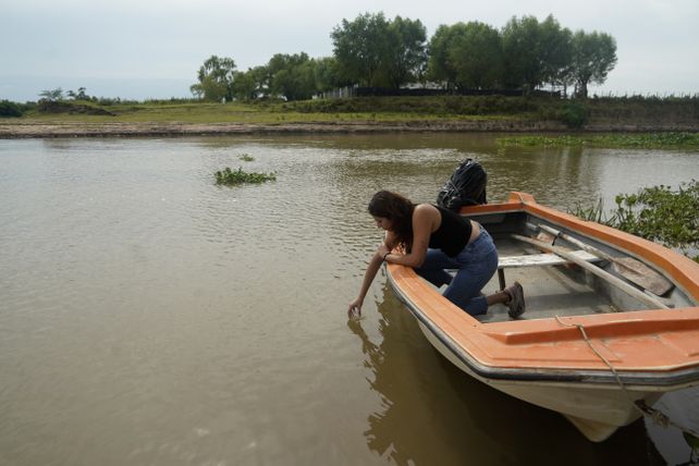 Horas de lancha y mucha vocación: los profesionales que llevan salud al otro lado del río