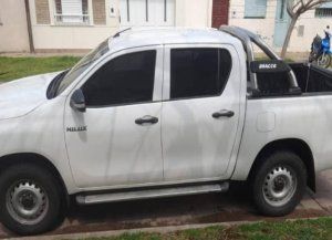 B° Candioti: le robaron la llave de su casa que estaba en su vehículo, desvalijaron su casa y se llevaron la camioneta