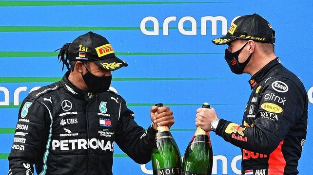 Hamilton y Verstappen siguen su duelo en la F1 en Azerbaiyán