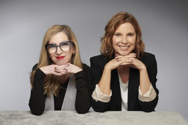 Las periodistas y escritoras Ingrid Beck y Mariana Carbajal vuelven a Rosario con Encendidas en vivo.