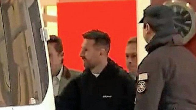 Messi llegó a la Argentina y ya está en el predio de Ezeiza para jugar las Eliminatorias