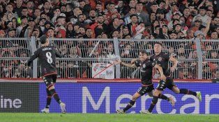 Huracán le ganó como visitante a River y dio un paso muy importante para quedarse en Primera.