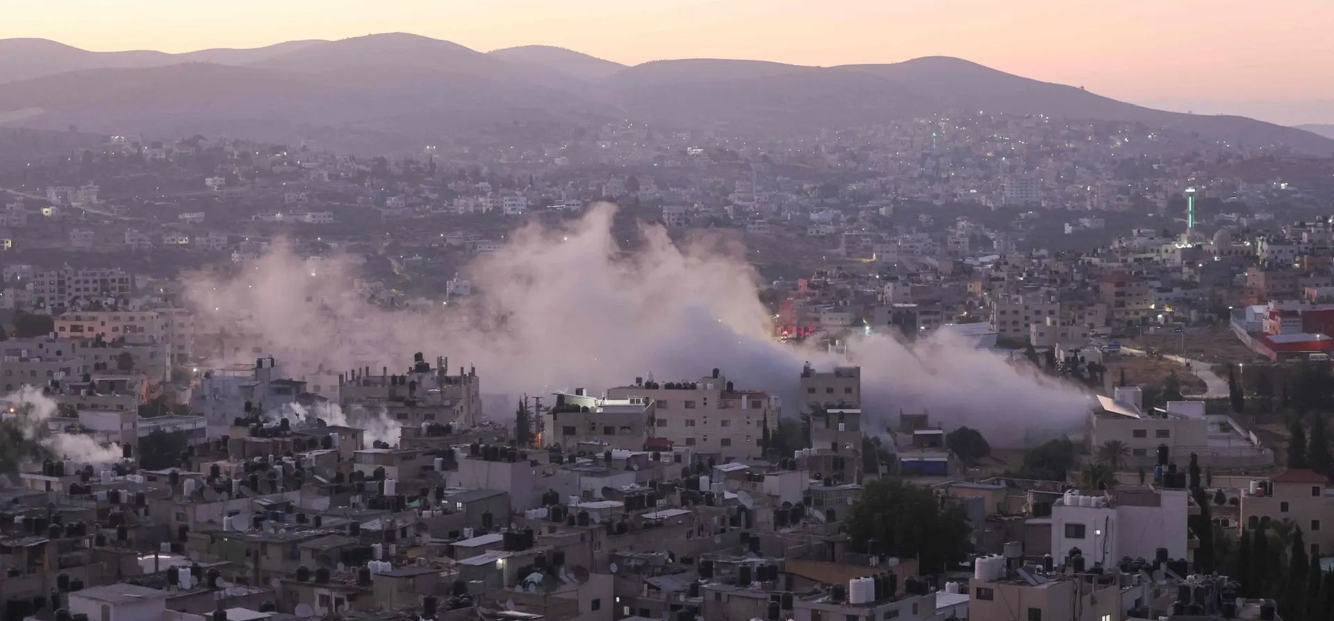 Nablus, Cisjordania. El ejército israelí ha demolido la casa de un hombre acusado de un ataque que mató a dos israelíes en la ocupada Cisjordania a finales de febrero. Fotografía: Jaafar Ashtiyeh/AFP/Getty Images Nablus, Cisjordania. El ejército israelí ha demolido la casa de un hombre acusado de un ataque que mató a dos israelíes en la ocupada Cisjordania a finales de febrero. Fotografía: Jaafar Ashtiyeh/AFP/Getty Images