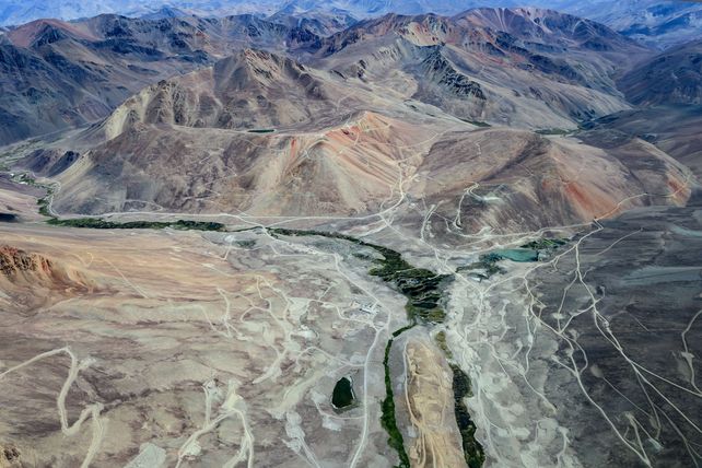 Actividad minera en zona de glaciares en la provincia de San Juan.
